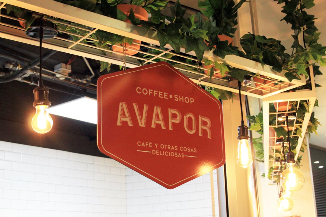 Cartel con el logo de la cafetería Avapor de Elche.