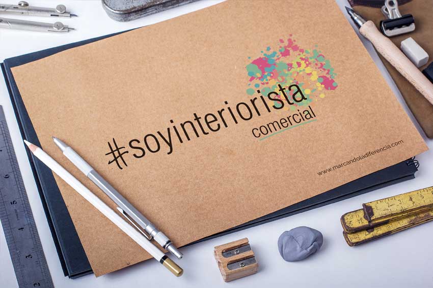 Tarjeta con el hashtag #soyinterioristacomercial.